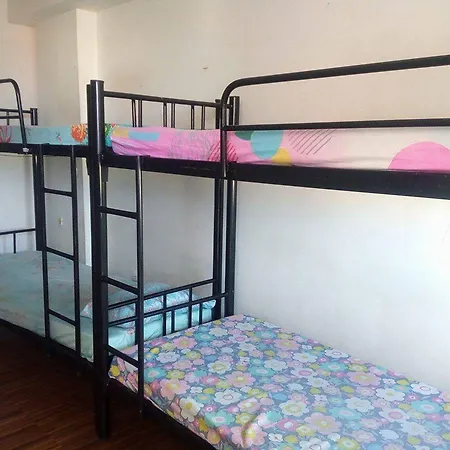Anika'S Stay Over - Hostel